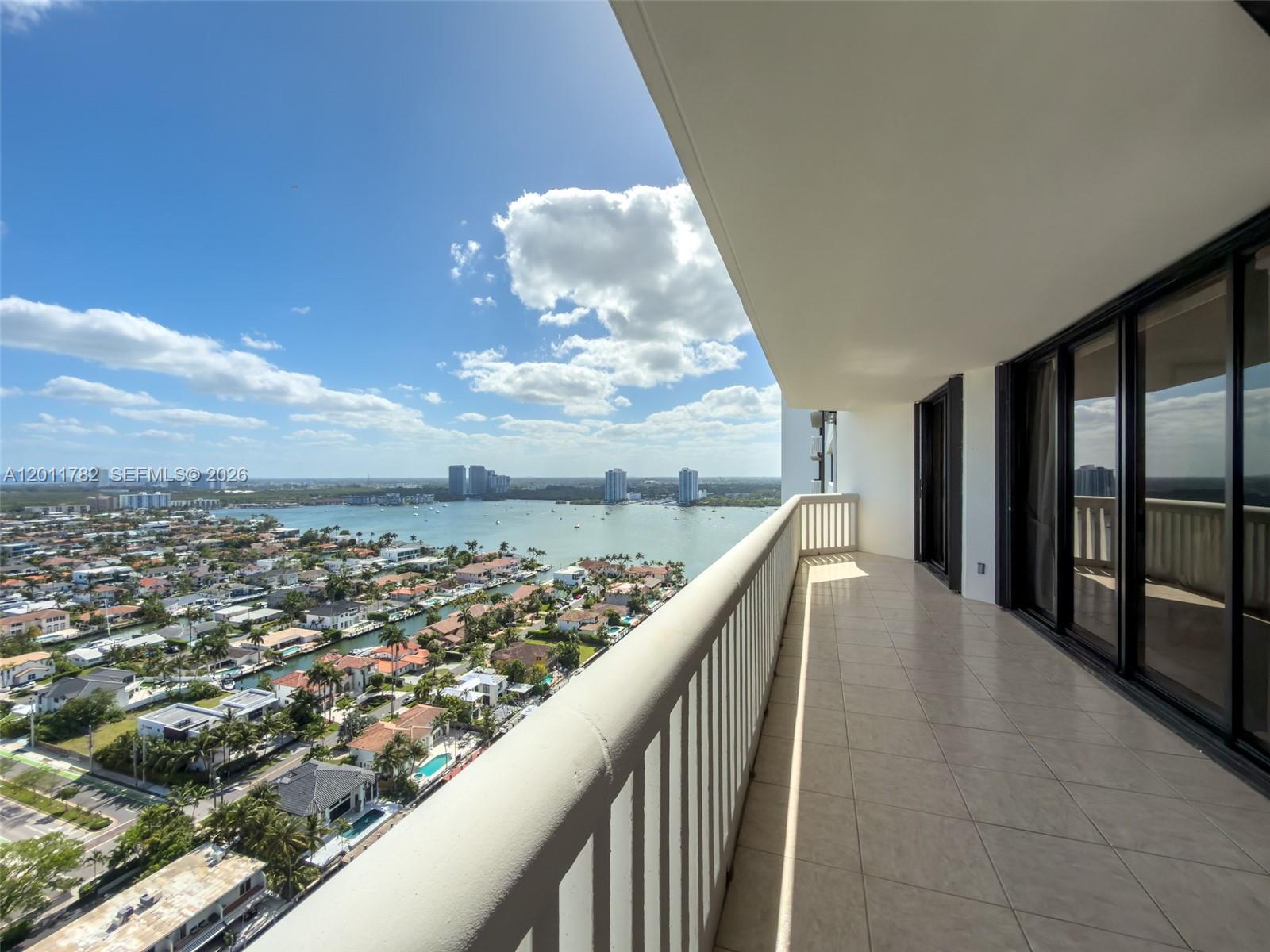 2000 ISL BLVD WILLIAMS IS - Residential