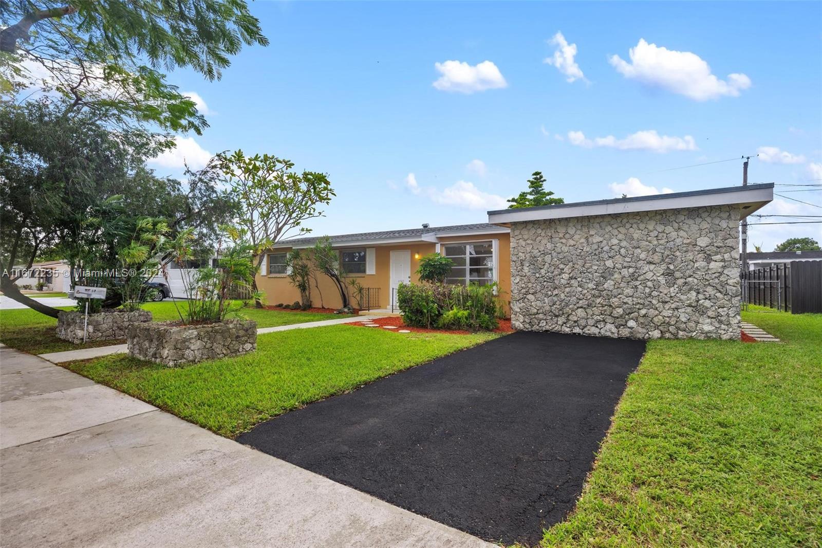 CORAL GARDENS 1ST ADDN - Residential