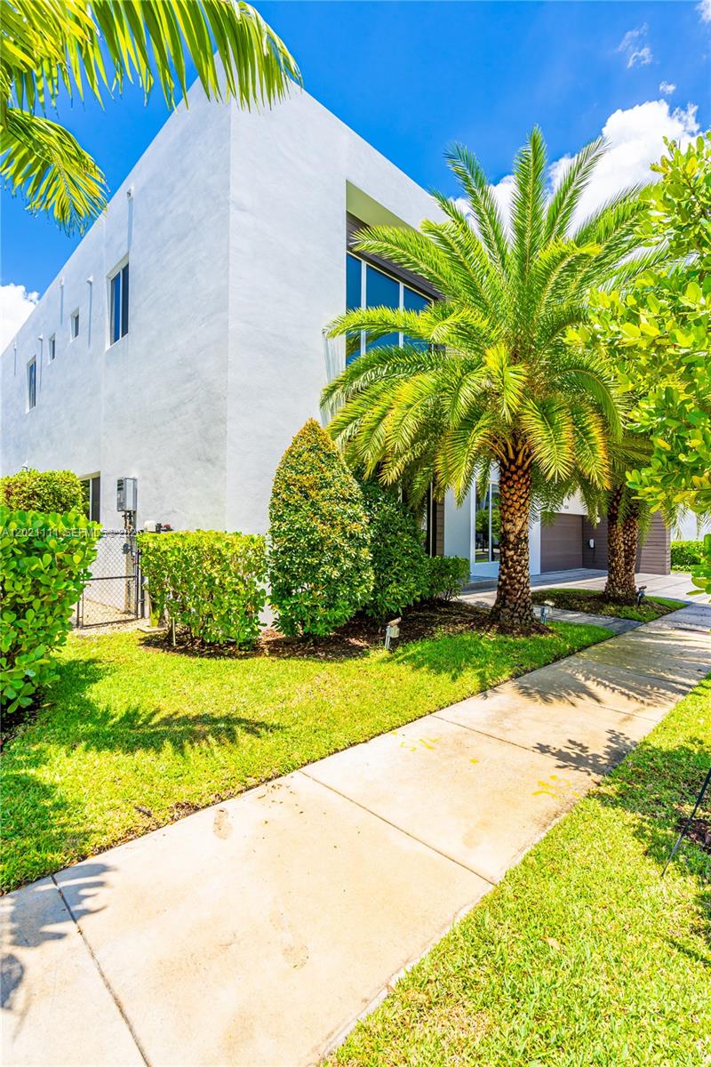 DORAL COMMONS RESIDENTIAL - Residential