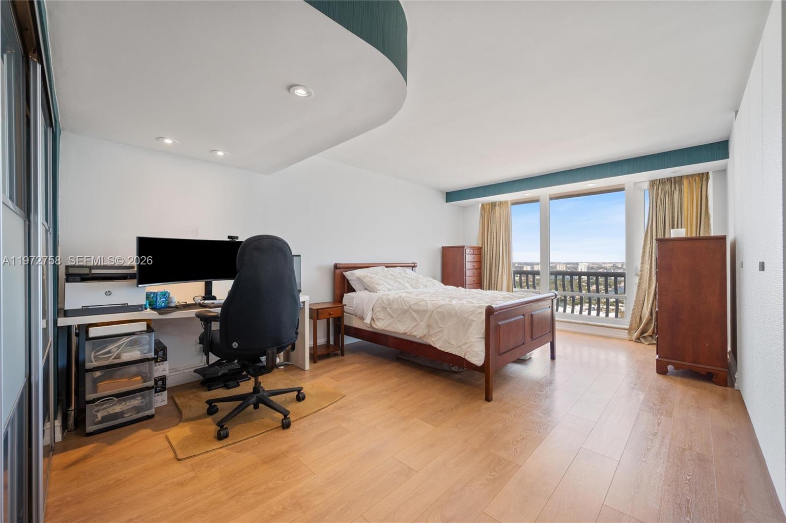 POINT OF AMERICAS - Residential