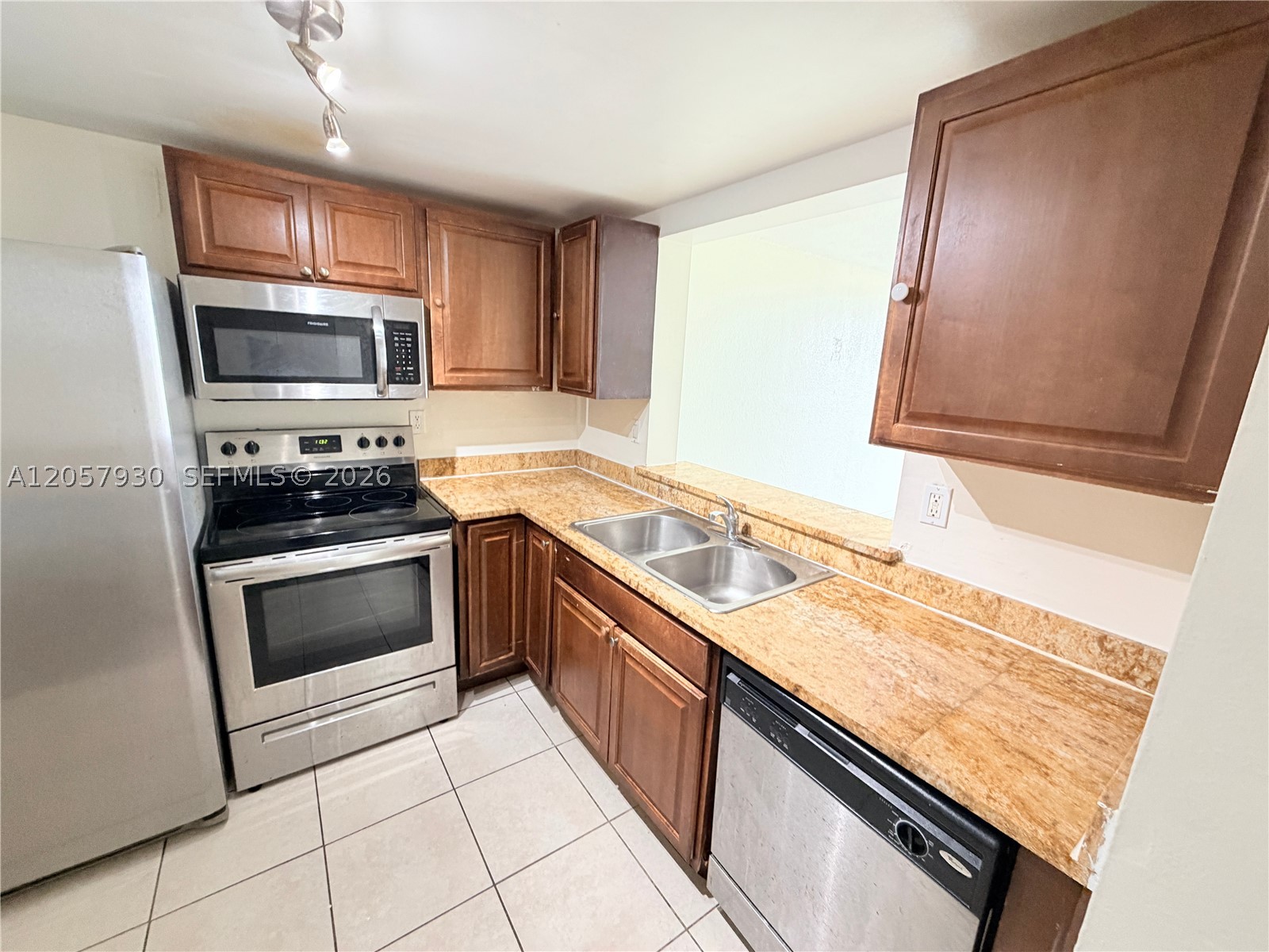 MONTECARLO CONDO - Residential
