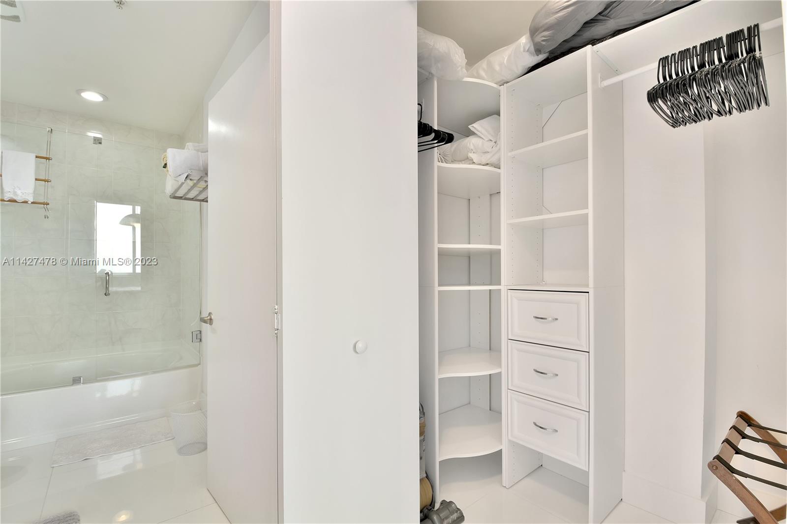 VENTURE AT AVENTURA WEST - Residential Lease