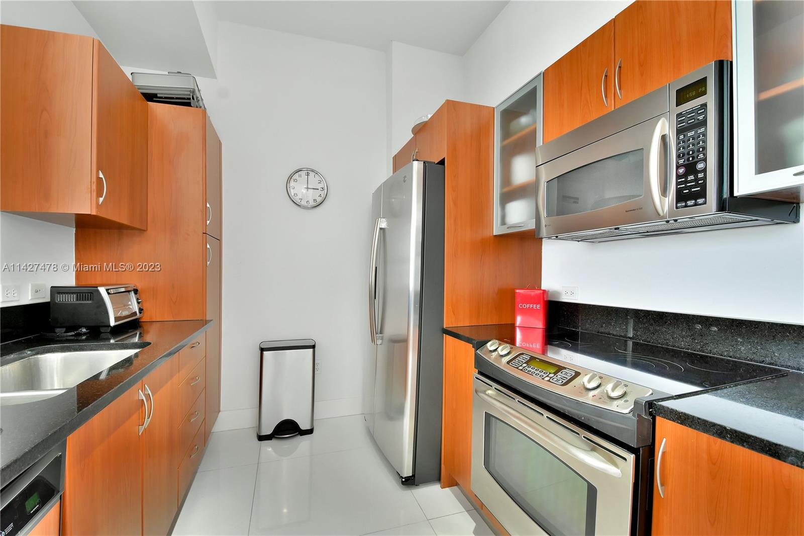 VENTURE AT AVENTURA WEST - Residential Lease