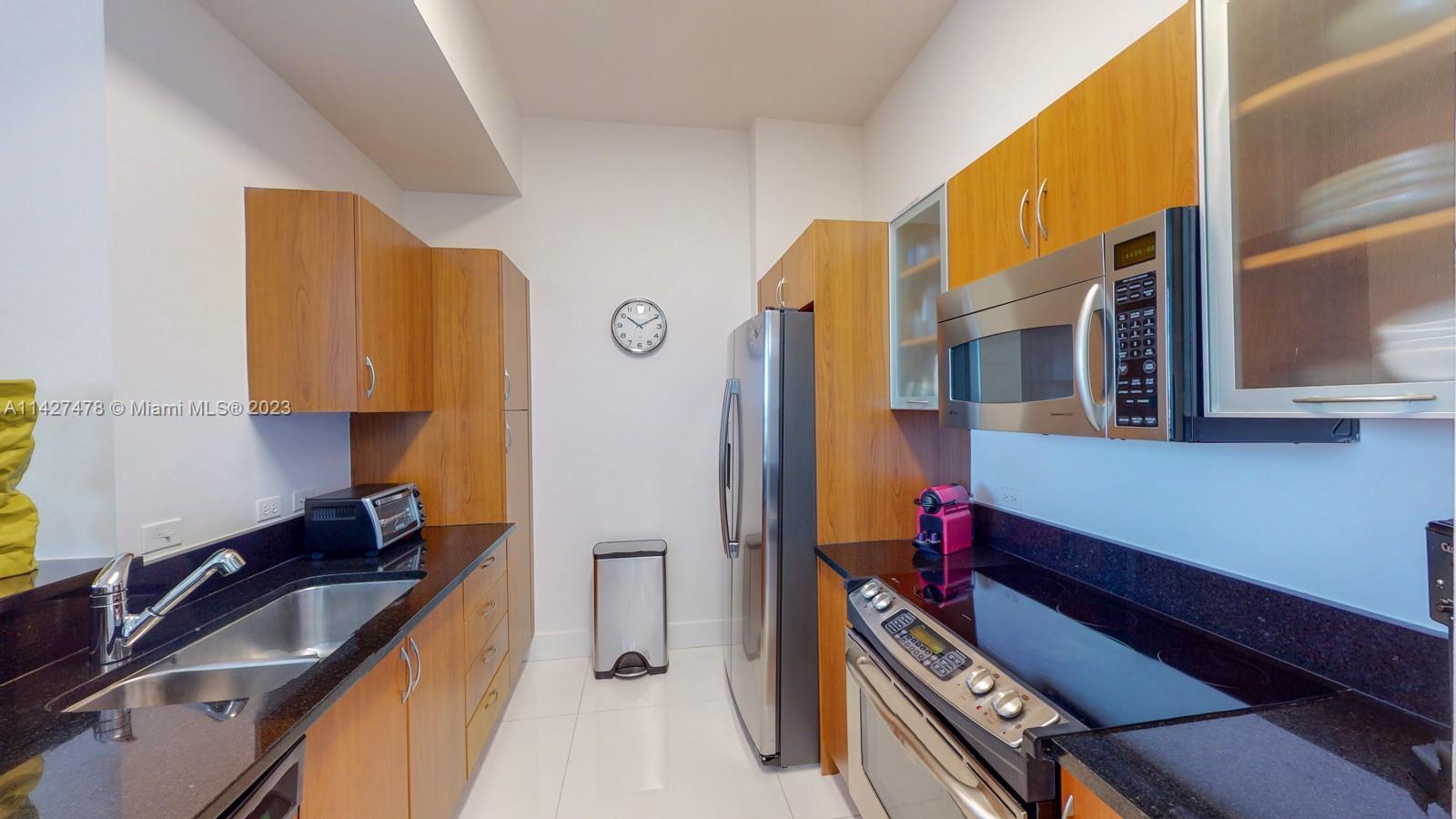 VENTURE AT AVENTURA WEST - Residential Lease