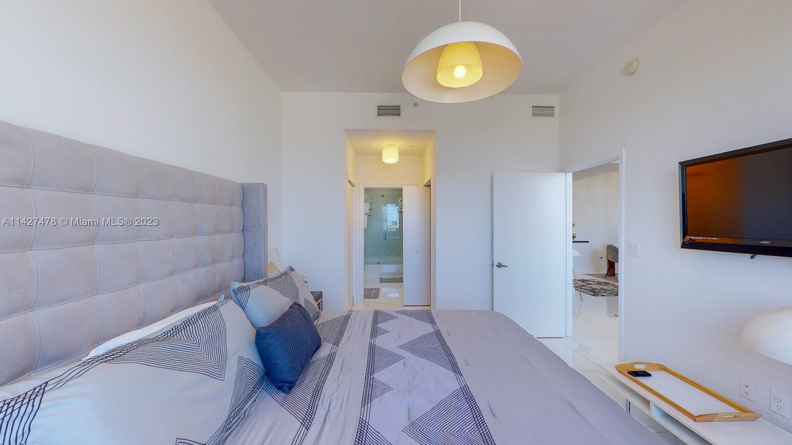 VENTURE AT AVENTURA WEST - Residential Lease