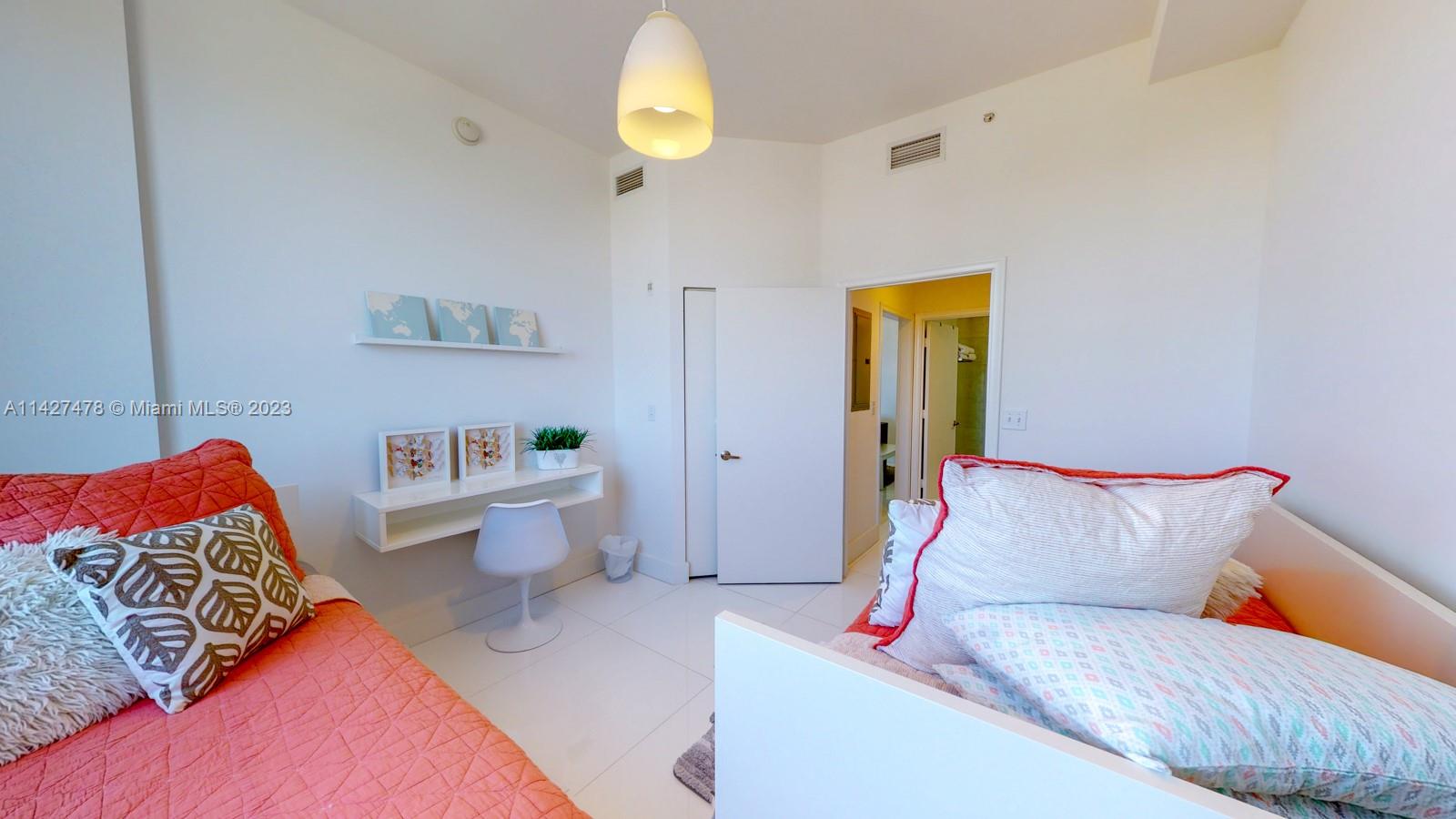 VENTURE AT AVENTURA WEST - Residential Lease