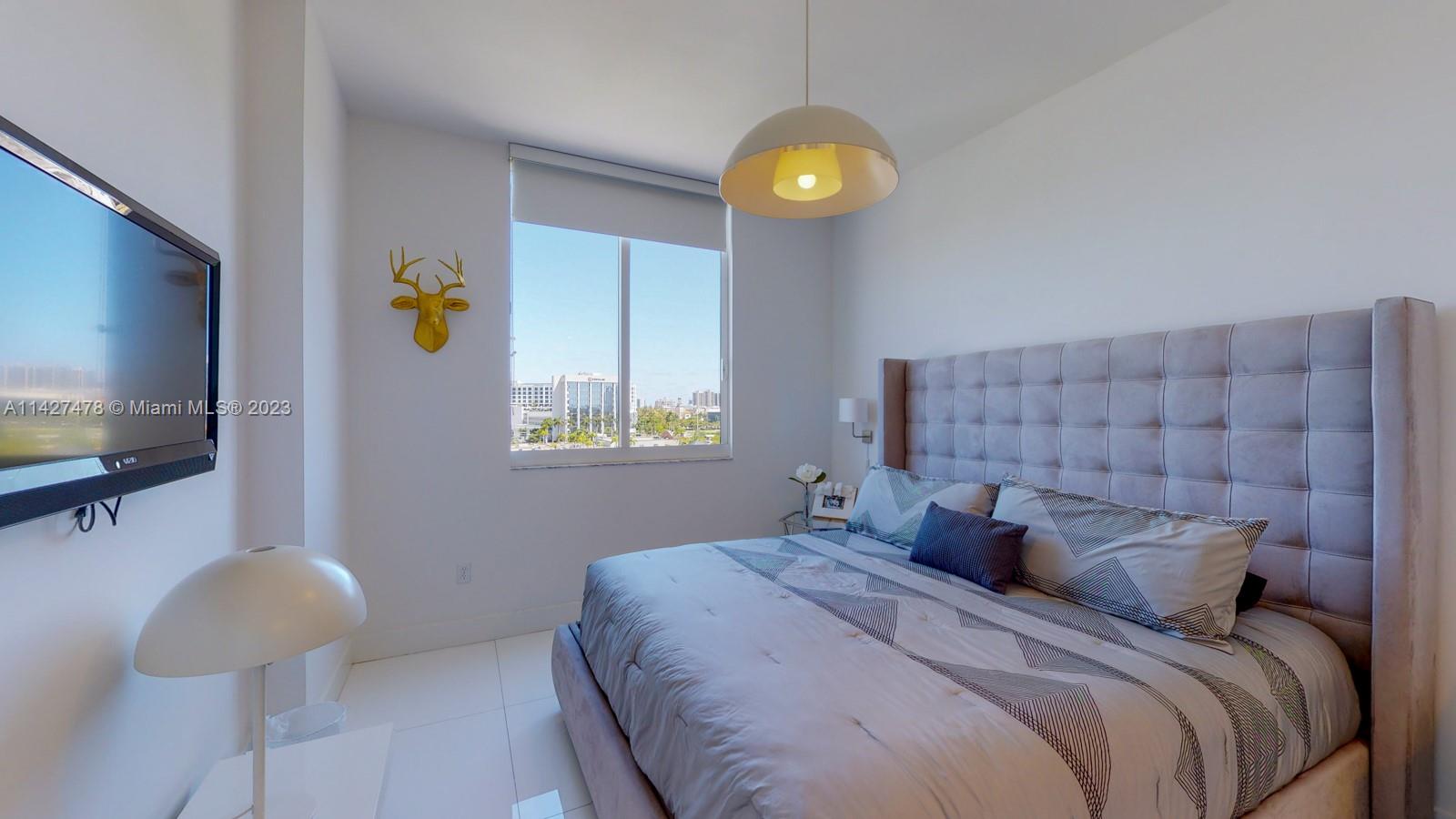 VENTURE AT AVENTURA WEST - Residential Lease