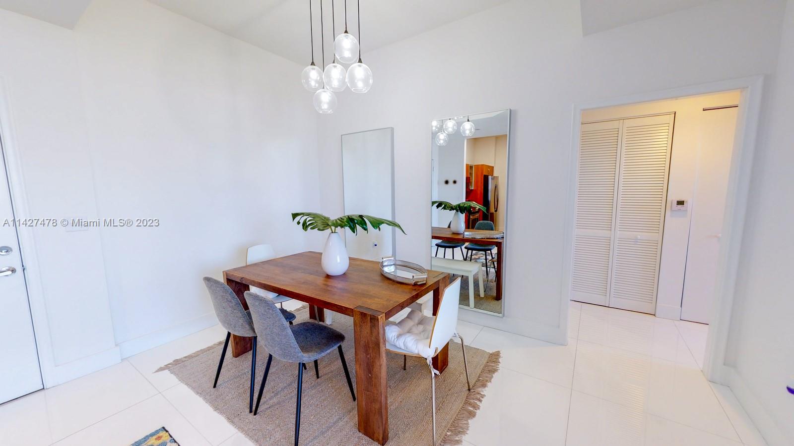 VENTURE AT AVENTURA WEST - Residential Lease