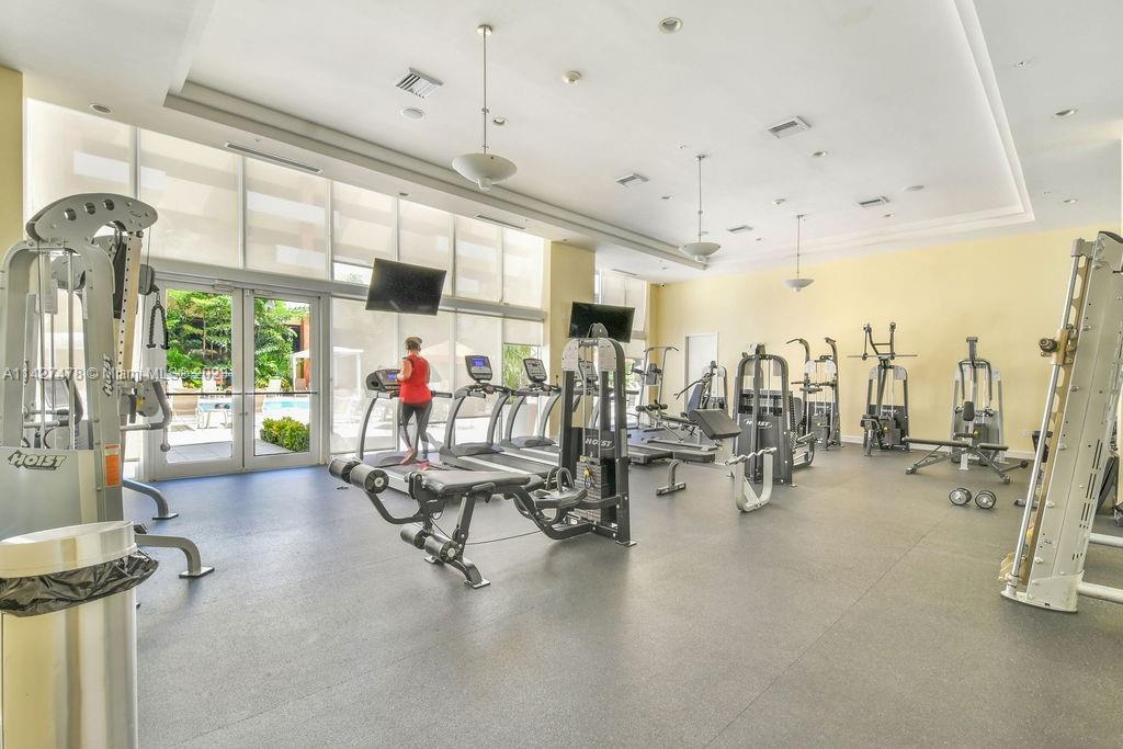 VENTURE AT AVENTURA WEST - Residential Lease