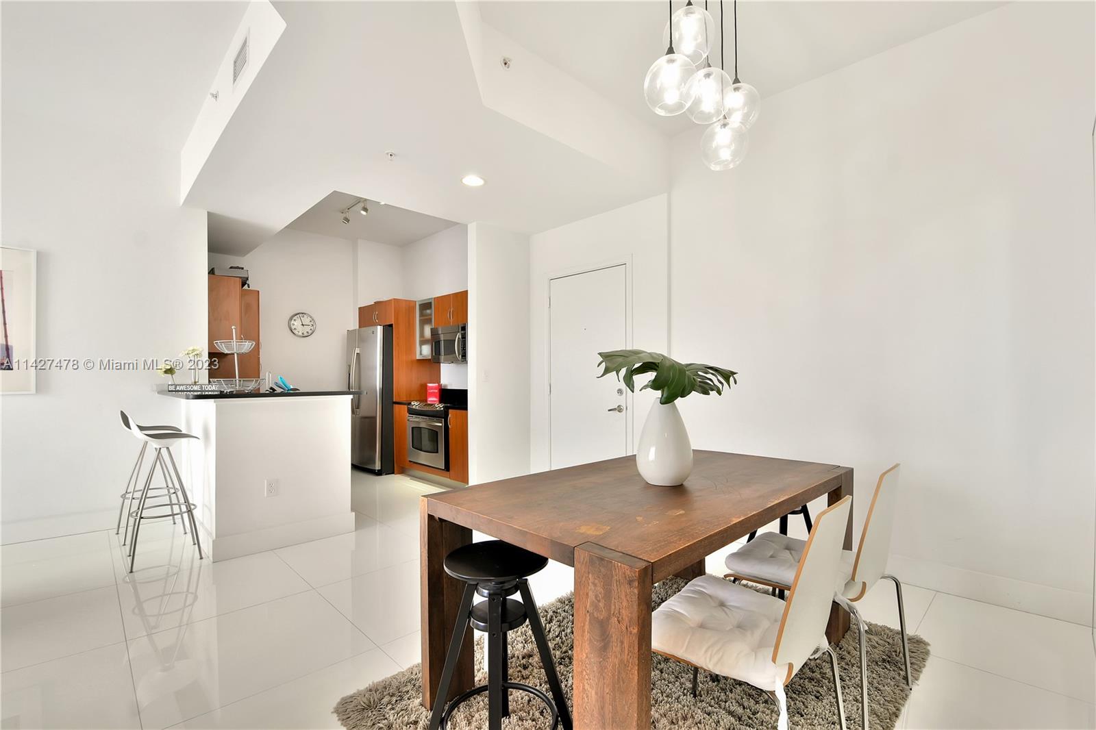 VENTURE AT AVENTURA WEST - Residential Lease