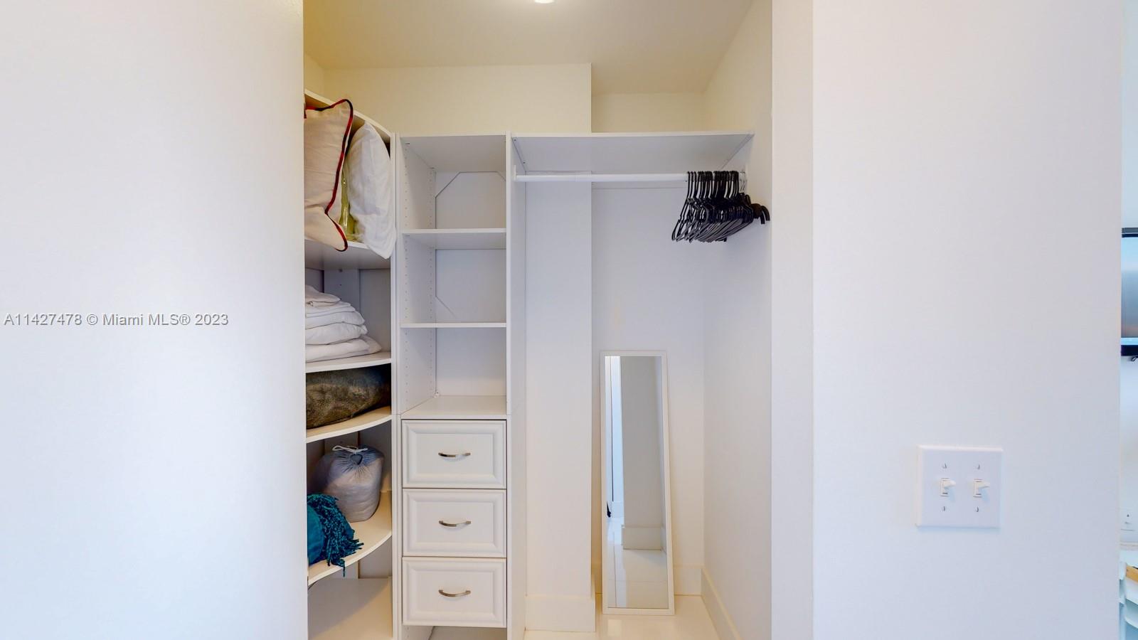 VENTURE AT AVENTURA WEST - Residential Lease
