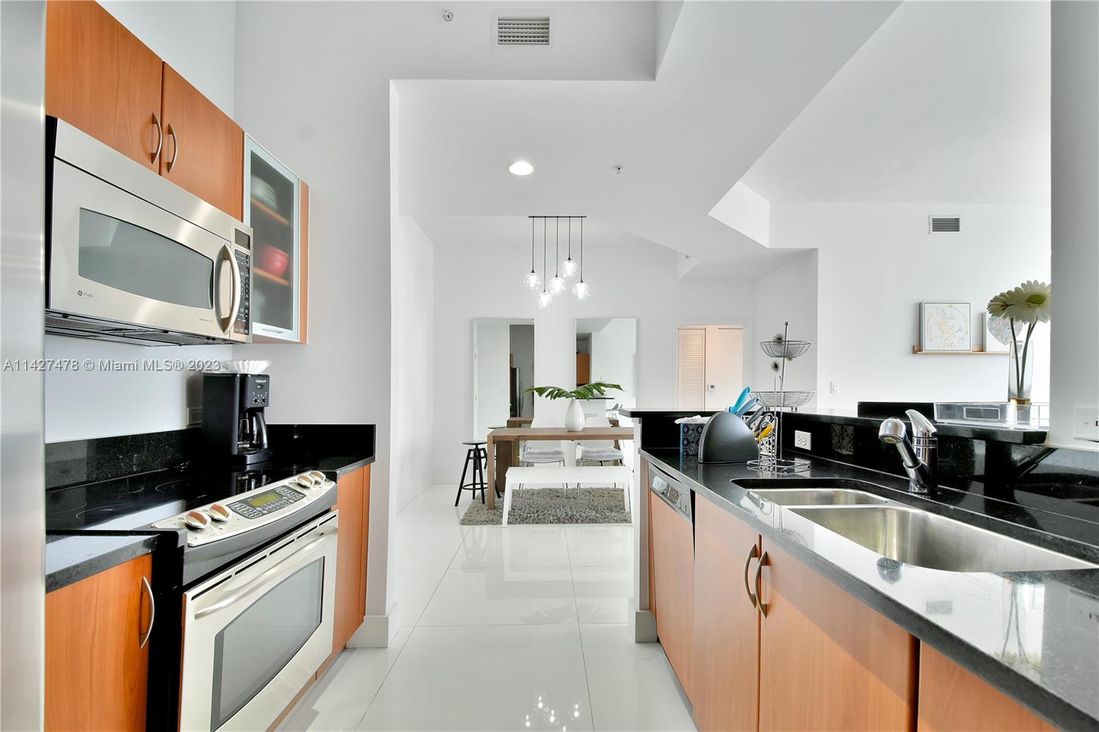 VENTURE AT AVENTURA WEST - Residential Lease