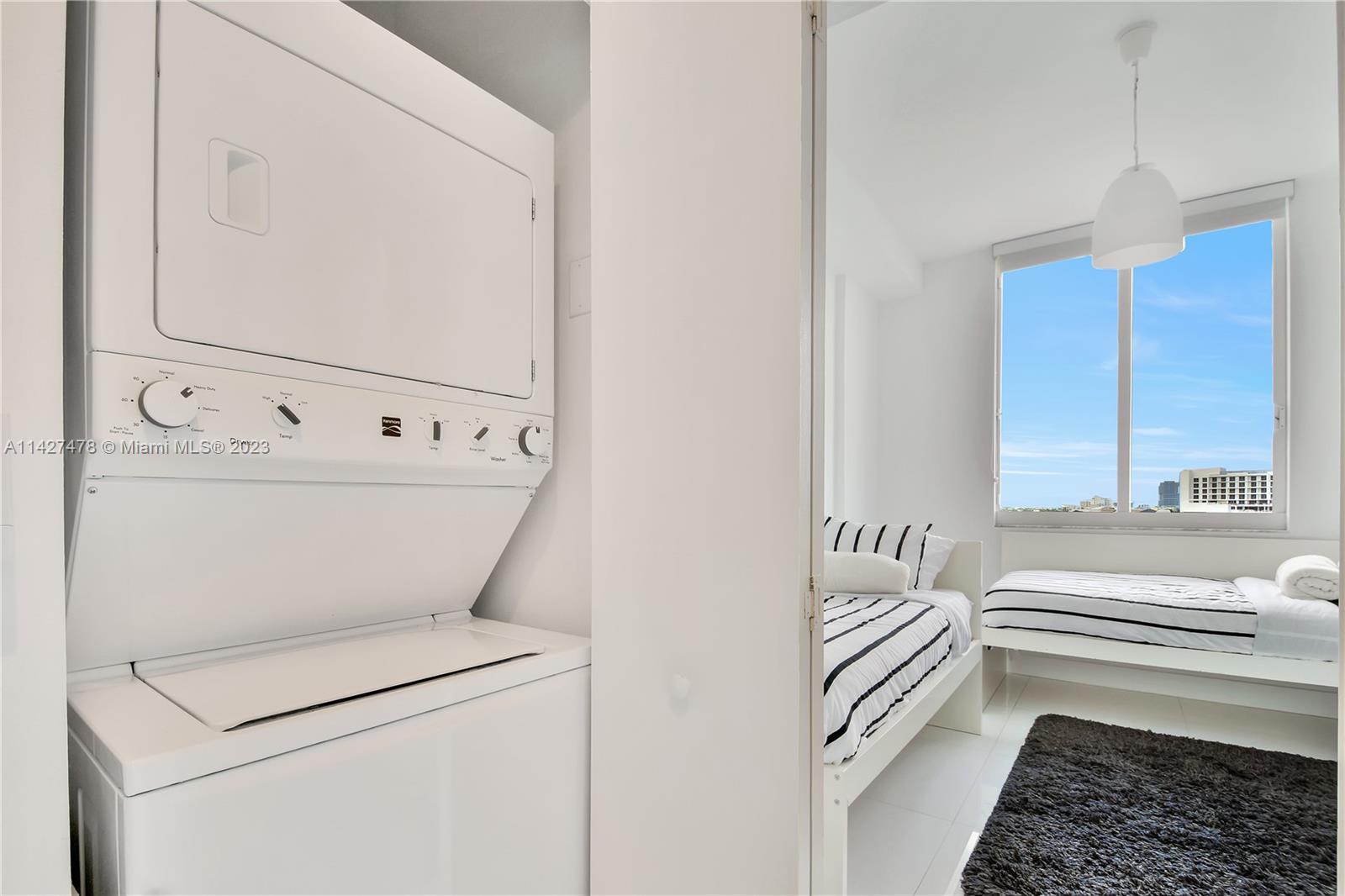 VENTURE AT AVENTURA WEST - Residential Lease