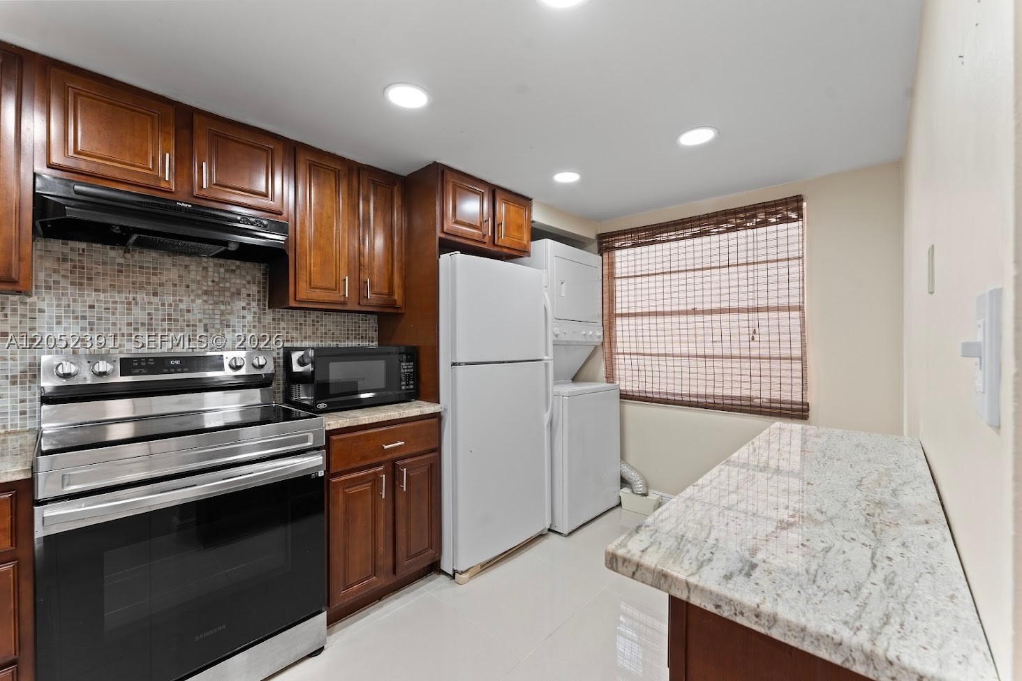 LAGO WEST CONDOMINIUM - Residential