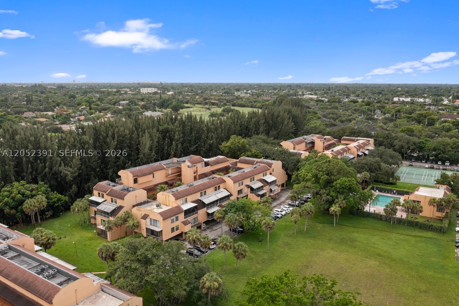 LAGO WEST CONDOMINIUM - Residential