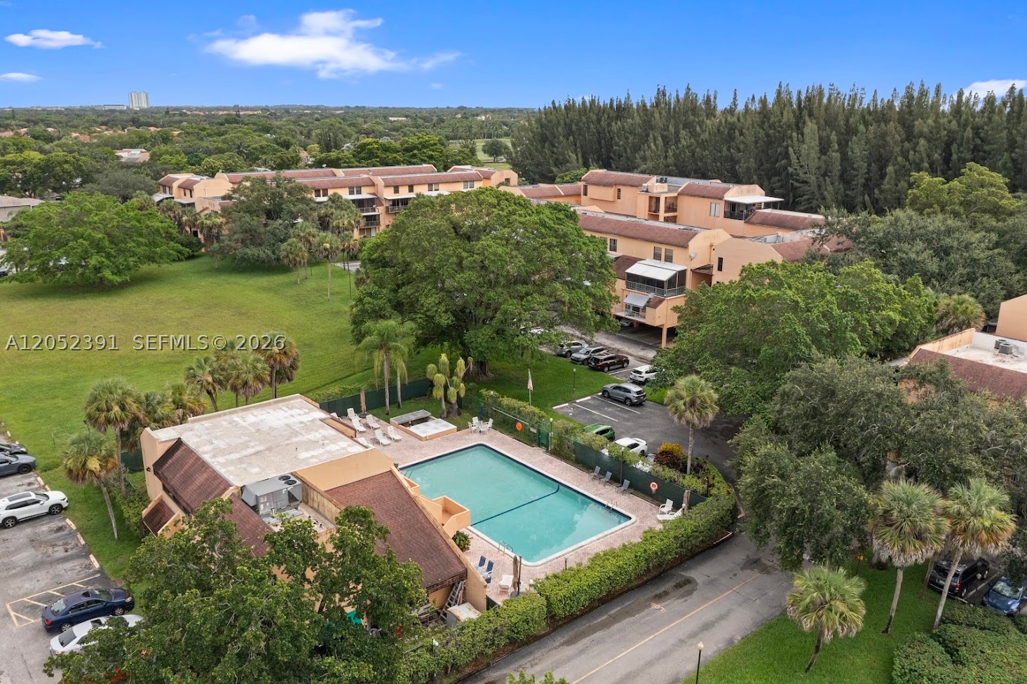 LAGO WEST CONDOMINIUM - Residential