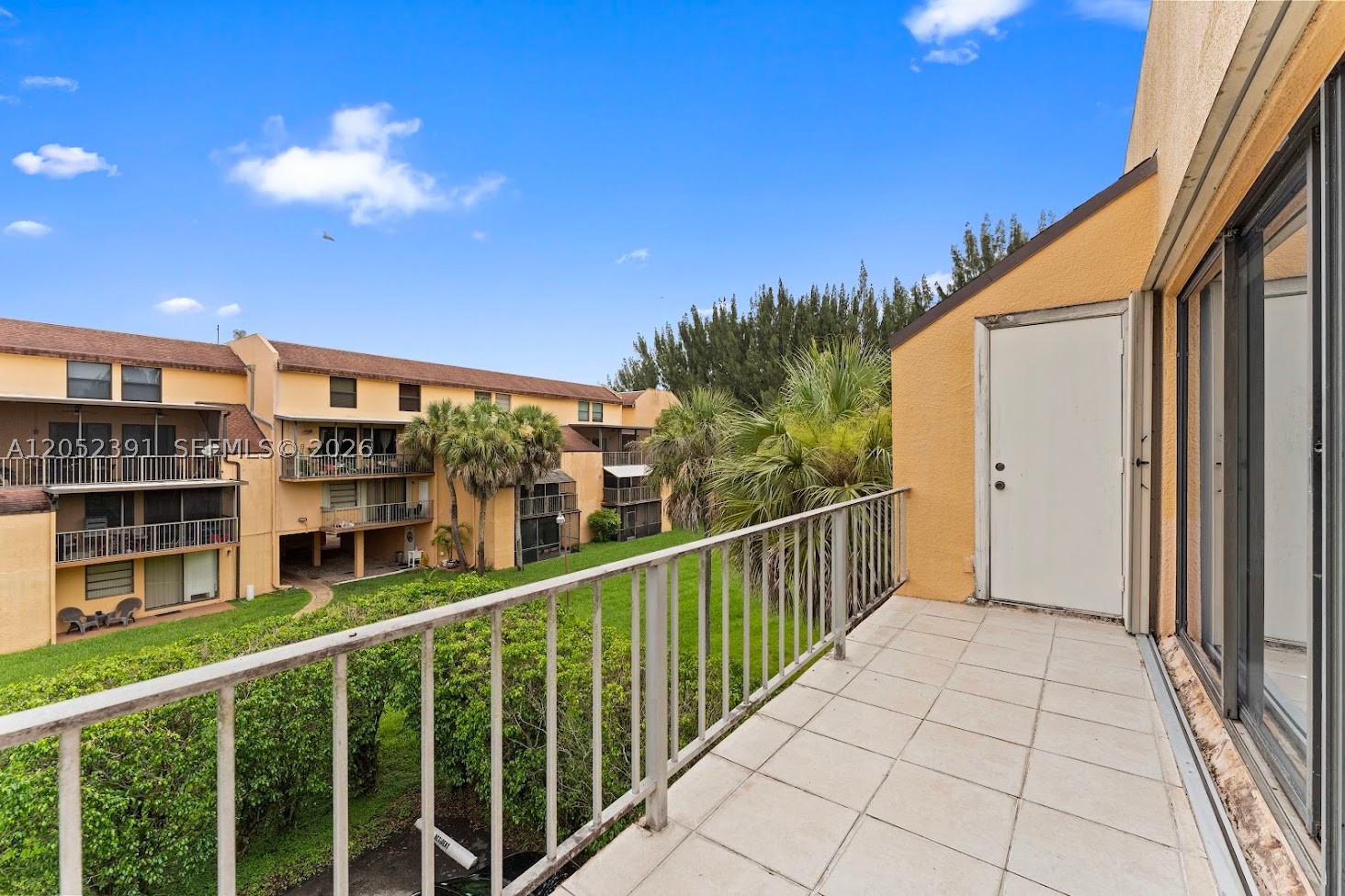 LAGO WEST CONDOMINIUM - Residential