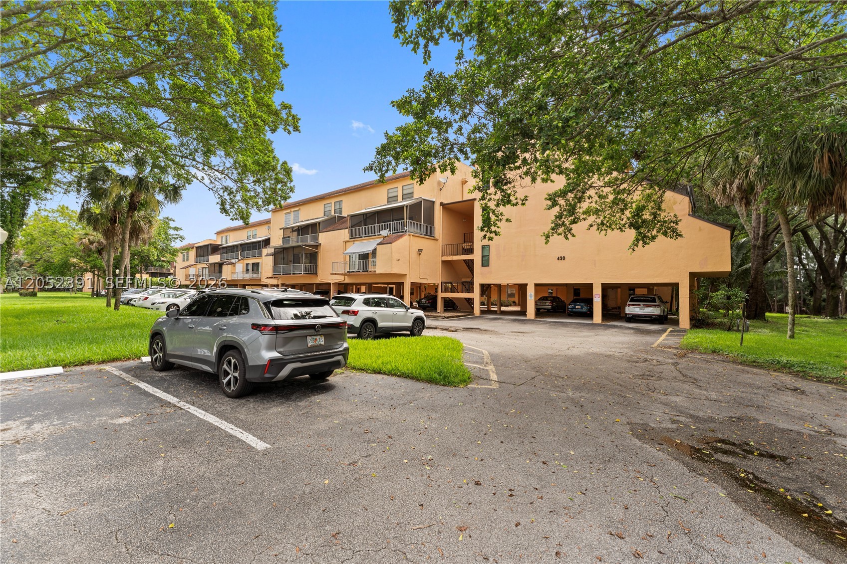 LAGO WEST CONDOMINIUM - Residential