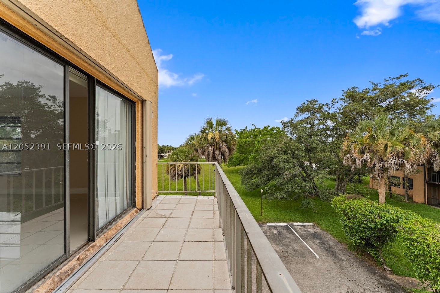 LAGO WEST CONDOMINIUM - Residential