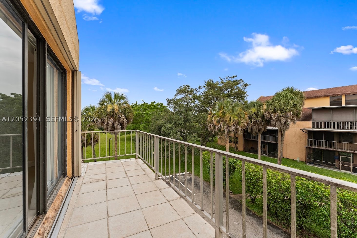 LAGO WEST CONDOMINIUM - Residential
