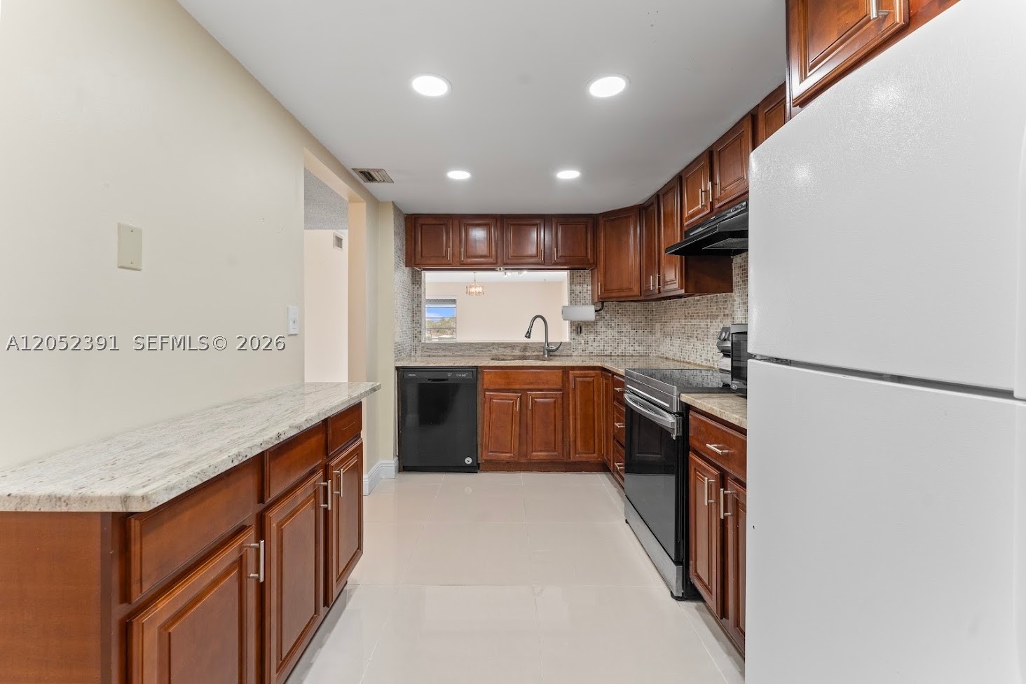 LAGO WEST CONDOMINIUM - Residential