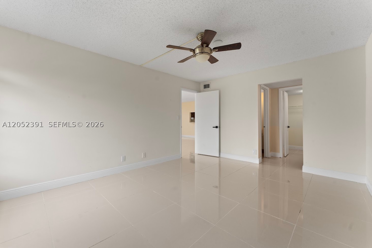 LAGO WEST CONDOMINIUM - Residential