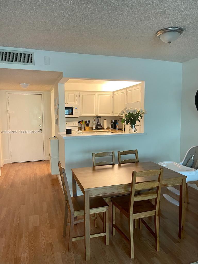 BUILDING FOUR OF RACQUET - Residential Lease