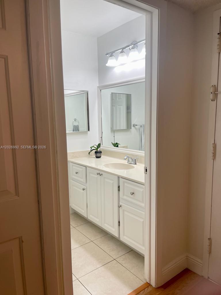 BUILDING FOUR OF RACQUET - Residential Lease