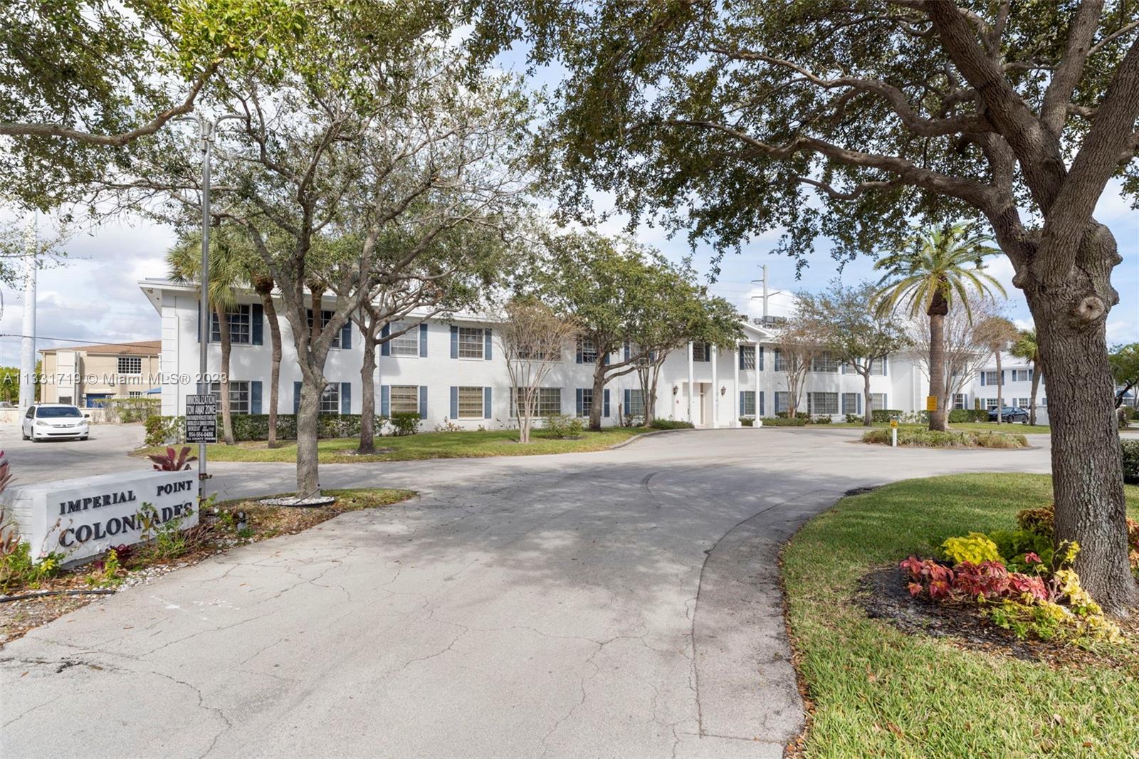 IMPERIAL POINT COLONNADES - Residential Lease