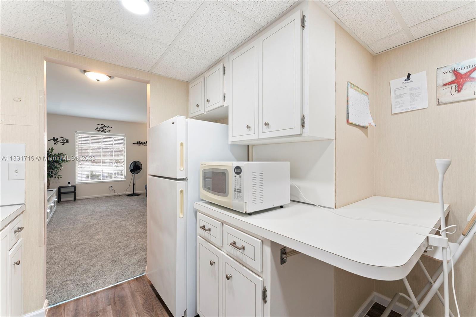 IMPERIAL POINT COLONNADES - Residential Lease