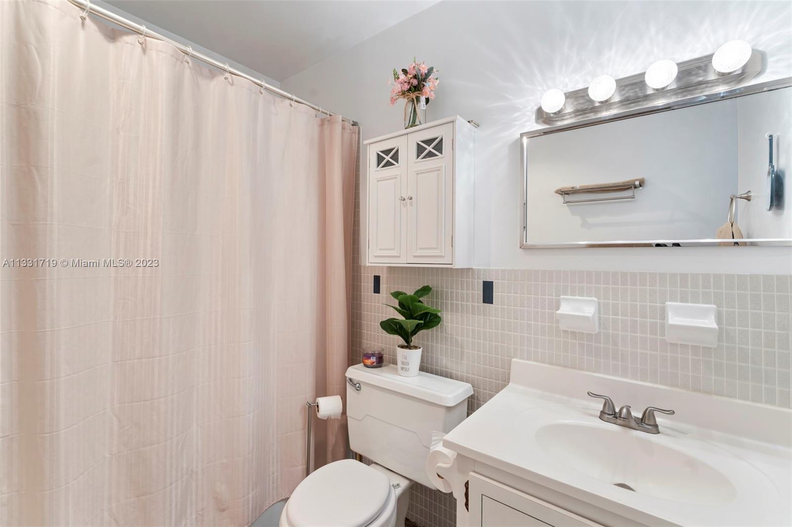 IMPERIAL POINT COLONNADES - Residential Lease