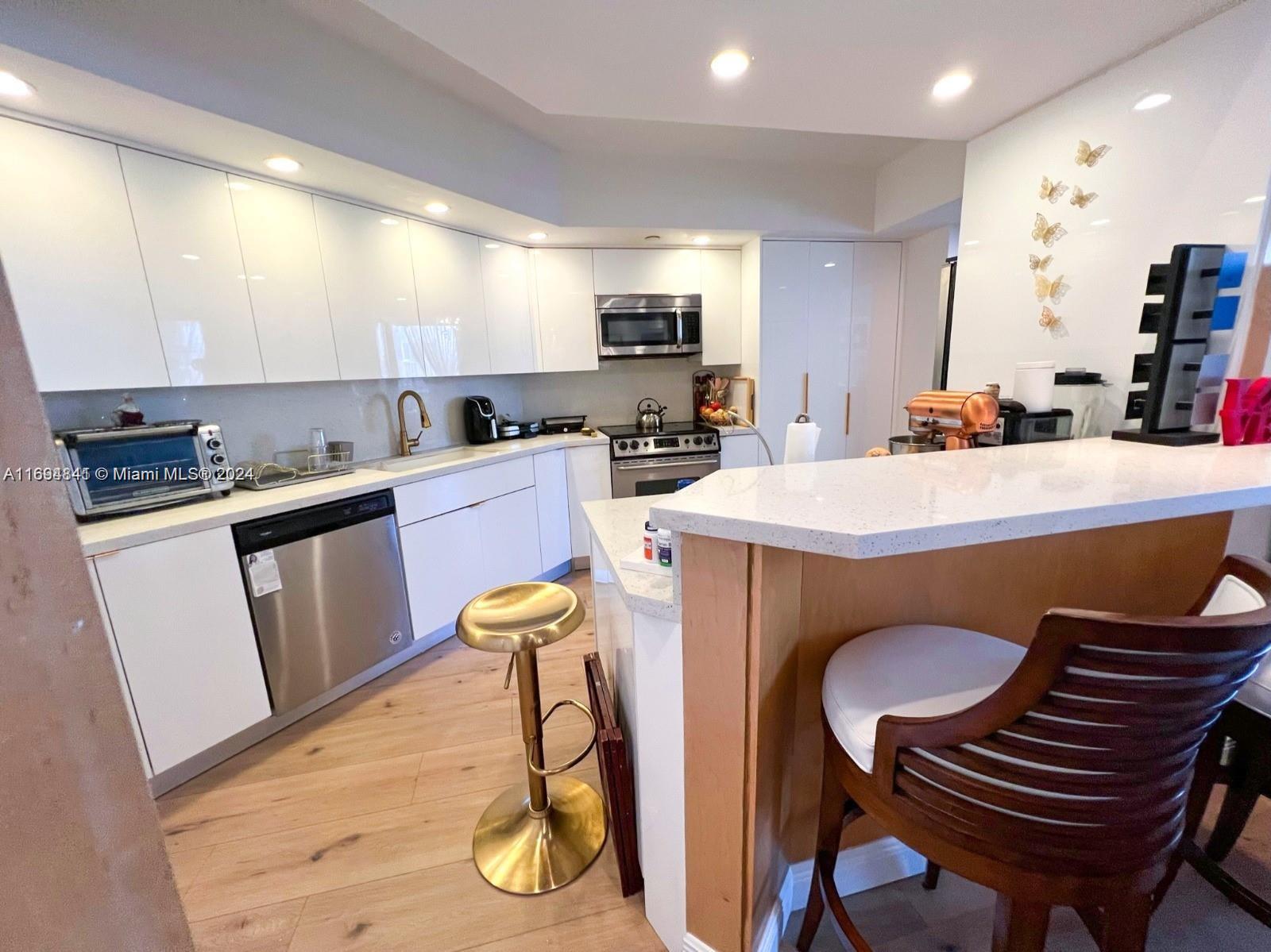 3000 ISL BLVD WILLIAMS IS - Residential
