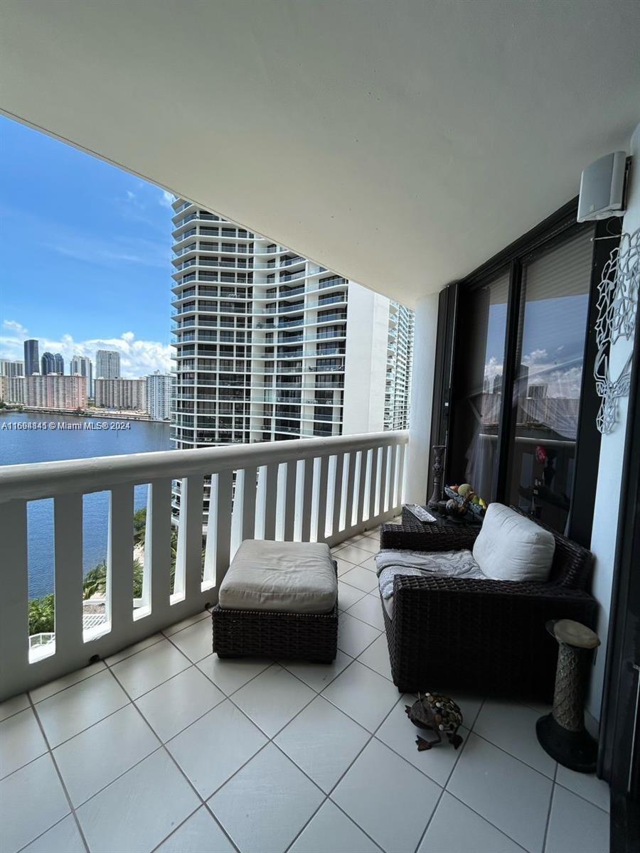 3000 ISL BLVD WILLIAMS IS - Residential