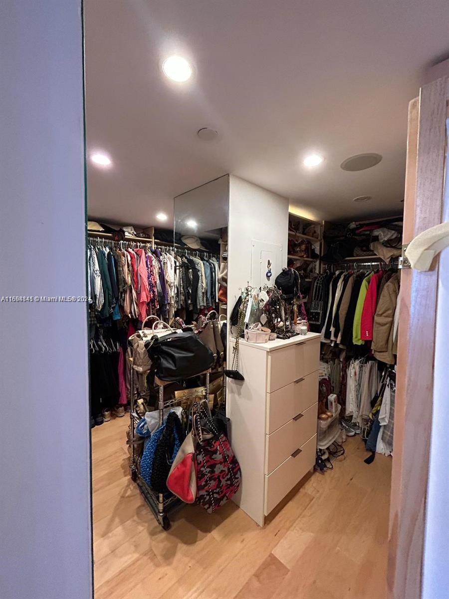 3000 ISL BLVD WILLIAMS IS - Residential