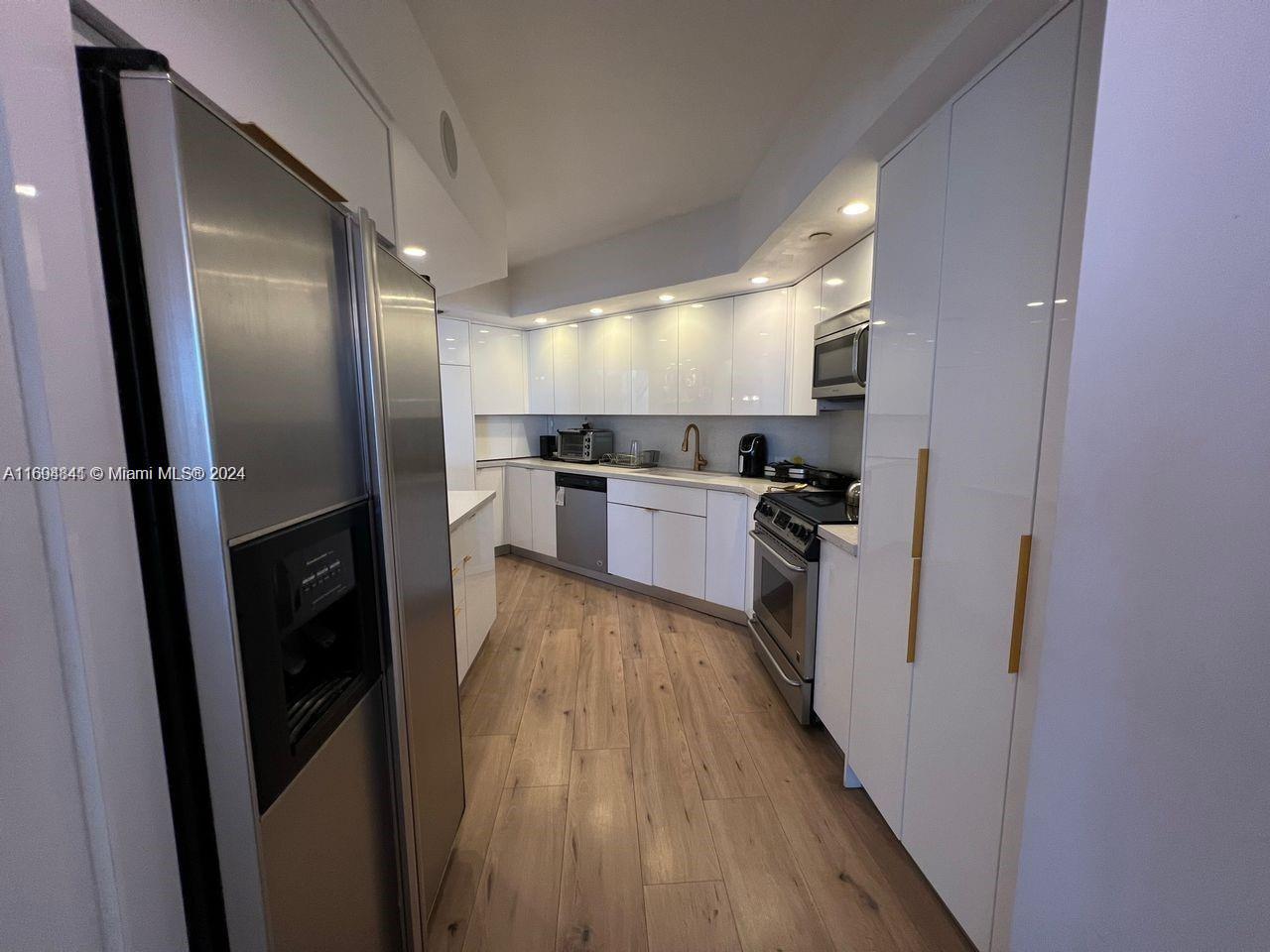 3000 ISL BLVD WILLIAMS IS - Residential