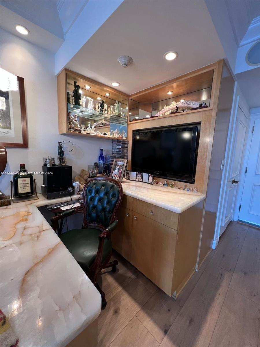 3000 ISL BLVD WILLIAMS IS - Residential