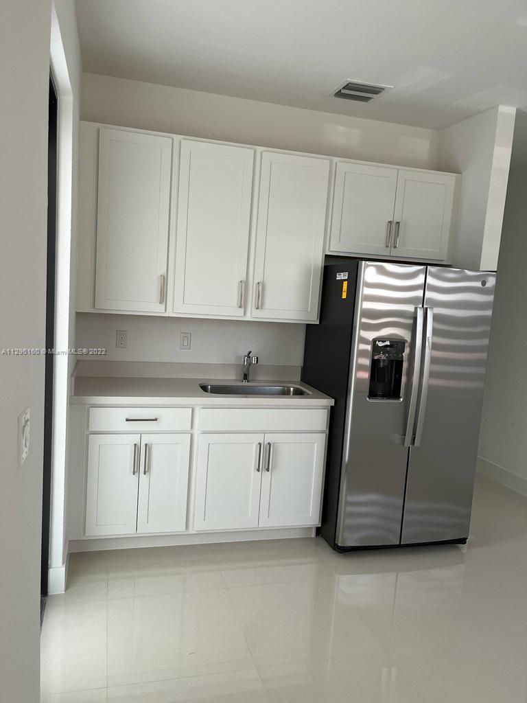 Beautiful efficiency (with independent bedroom) BRAND-NEW for rent!!! Private entrance, all utilities included (water, electricity and internet). Parking for two cars. NO PETS!!!, NO SMOKING!!! Independent Centra A/C!!!ONLY two months of rent is required to move. It won't last long!!!!!