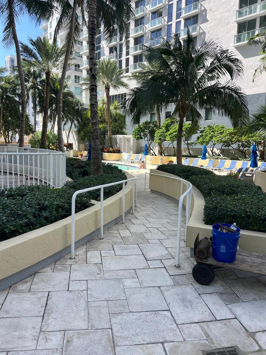 VIZCAYNE NORTH CONDO - Residential