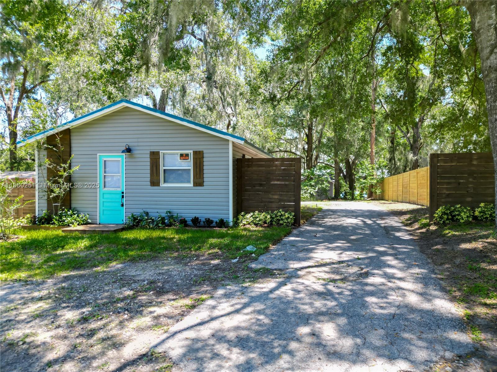 LAKE SHORE - Residential