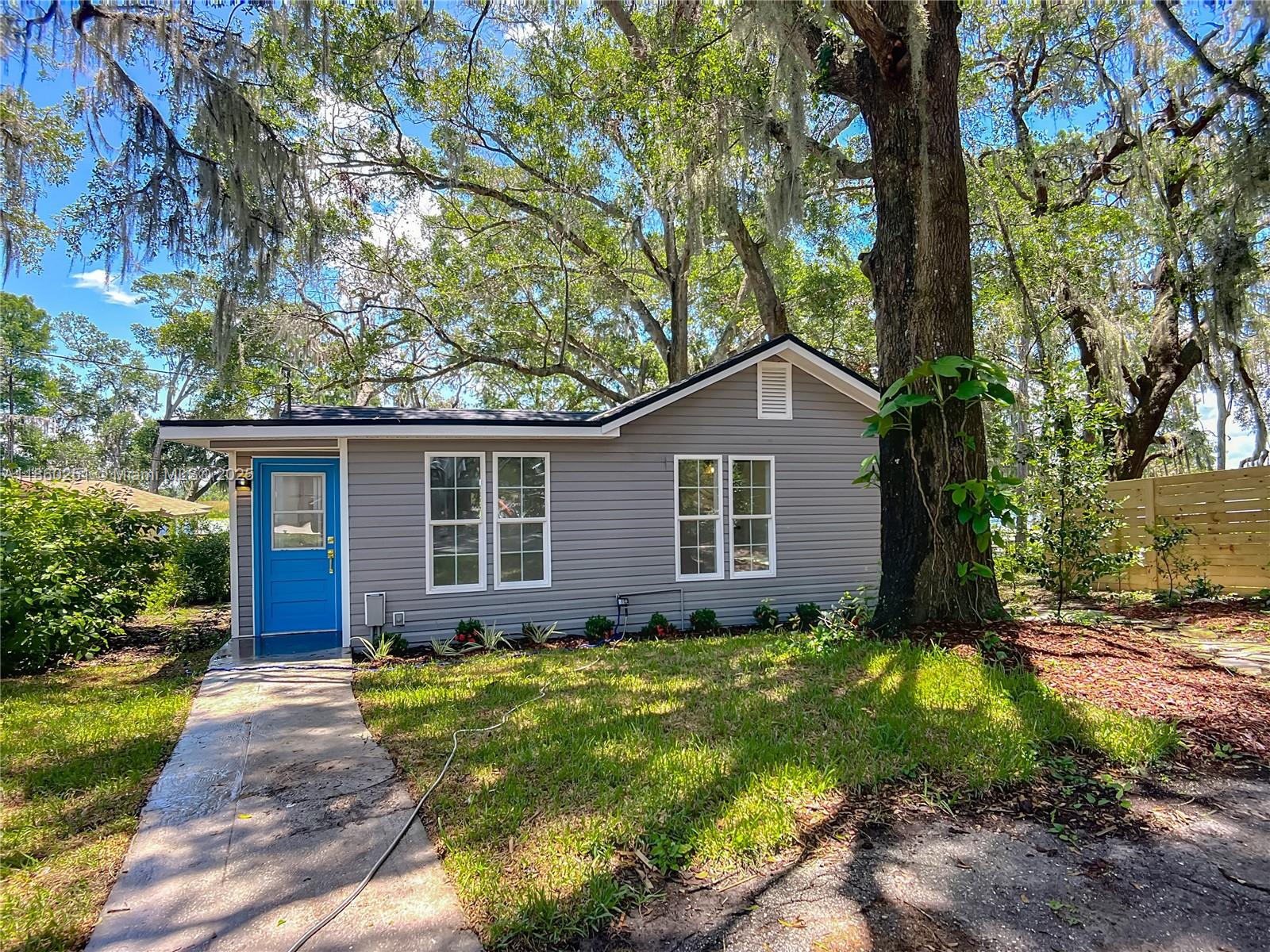 LAKE SHORE - Residential