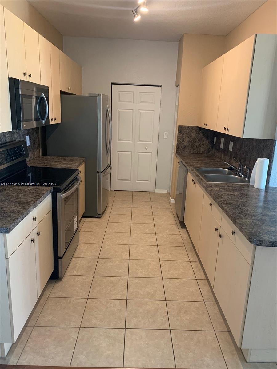 ROSEMONT CONDO - Residential Lease