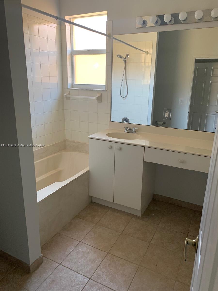 ROSEMONT CONDO - Residential Lease