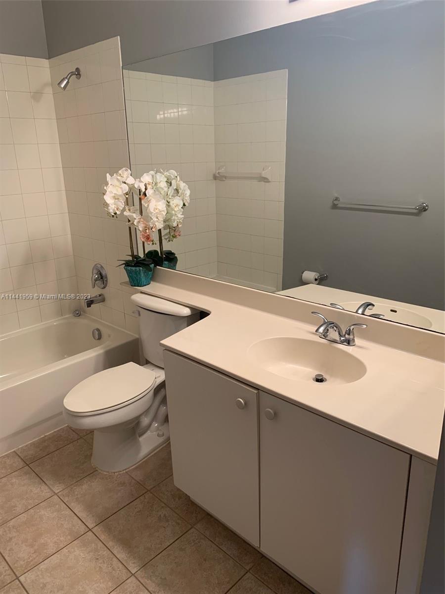ROSEMONT CONDO - Residential Lease