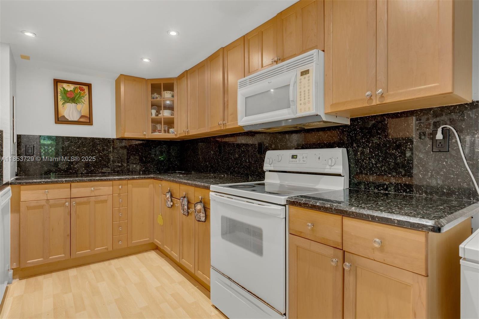 TOWERS OF QUAYSIDE CONDO - Residential