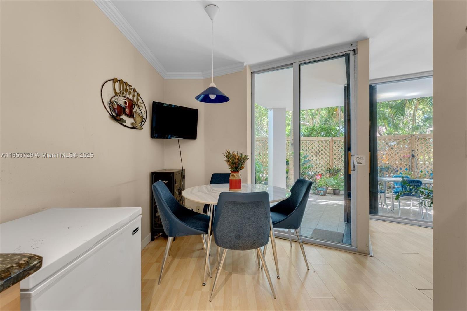 TOWERS OF QUAYSIDE CONDO - Residential