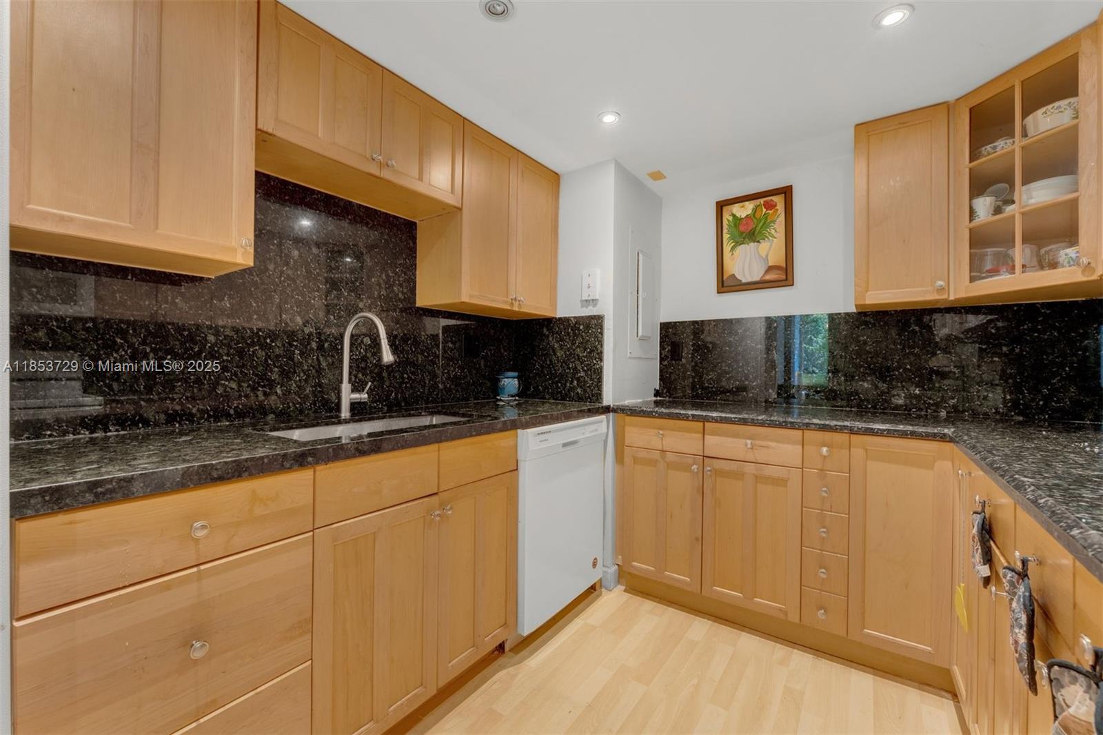 TOWERS OF QUAYSIDE CONDO - Residential