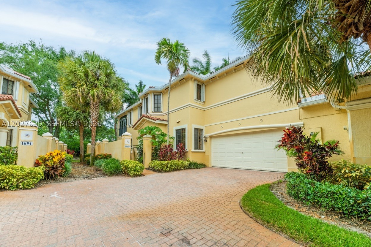 MARIPOSA POINTE AT WESTON - Residential