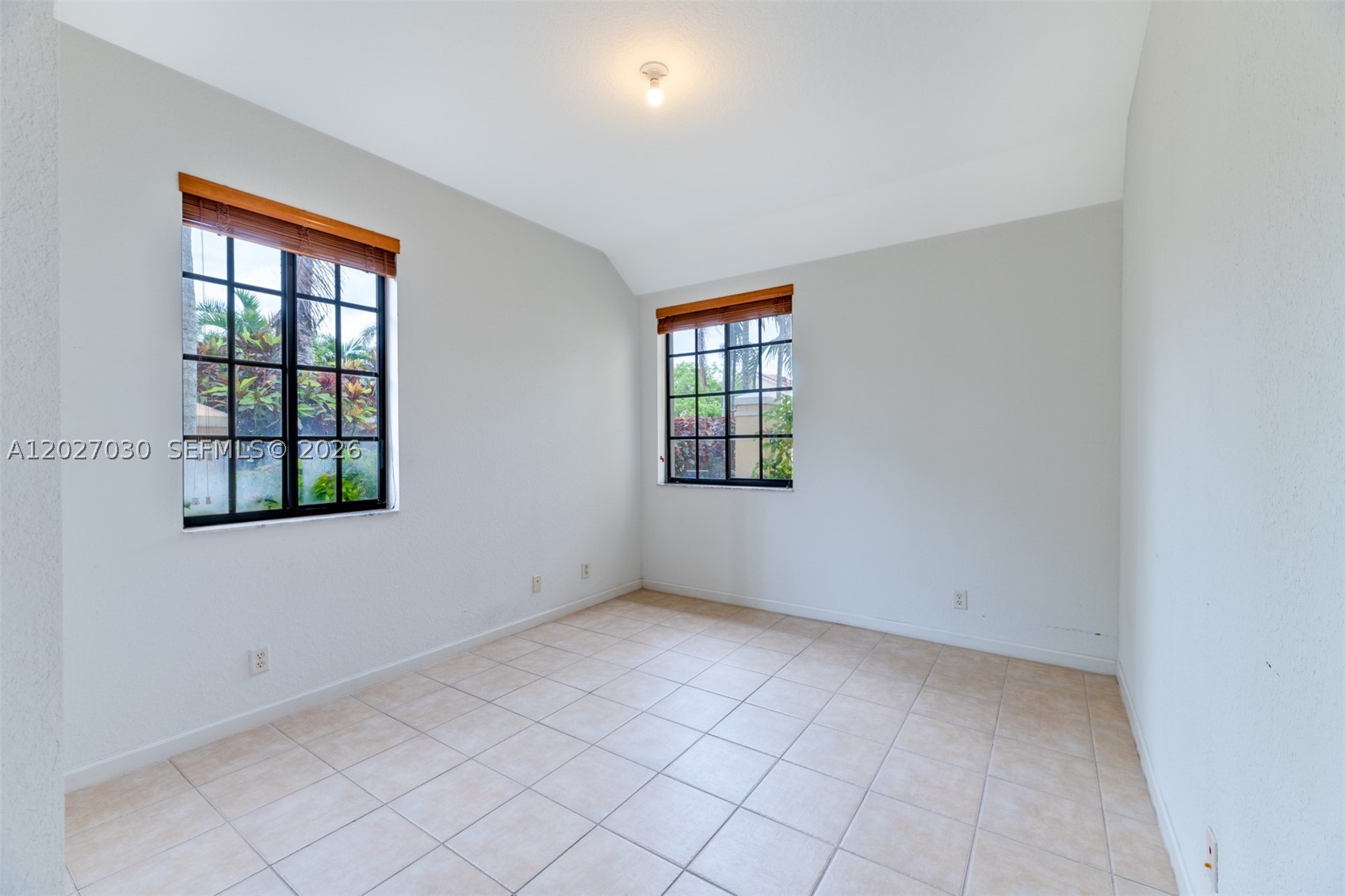 MARIPOSA POINTE AT WESTON - Residential