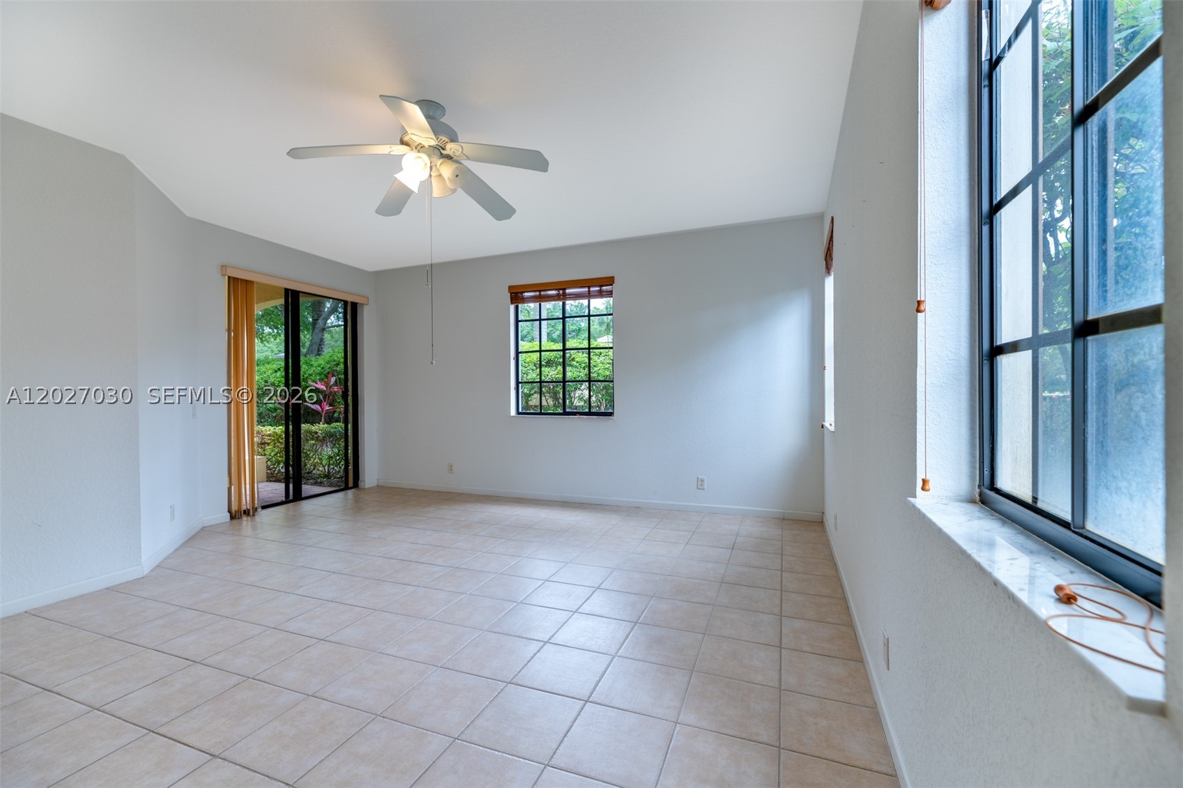 MARIPOSA POINTE AT WESTON - Residential