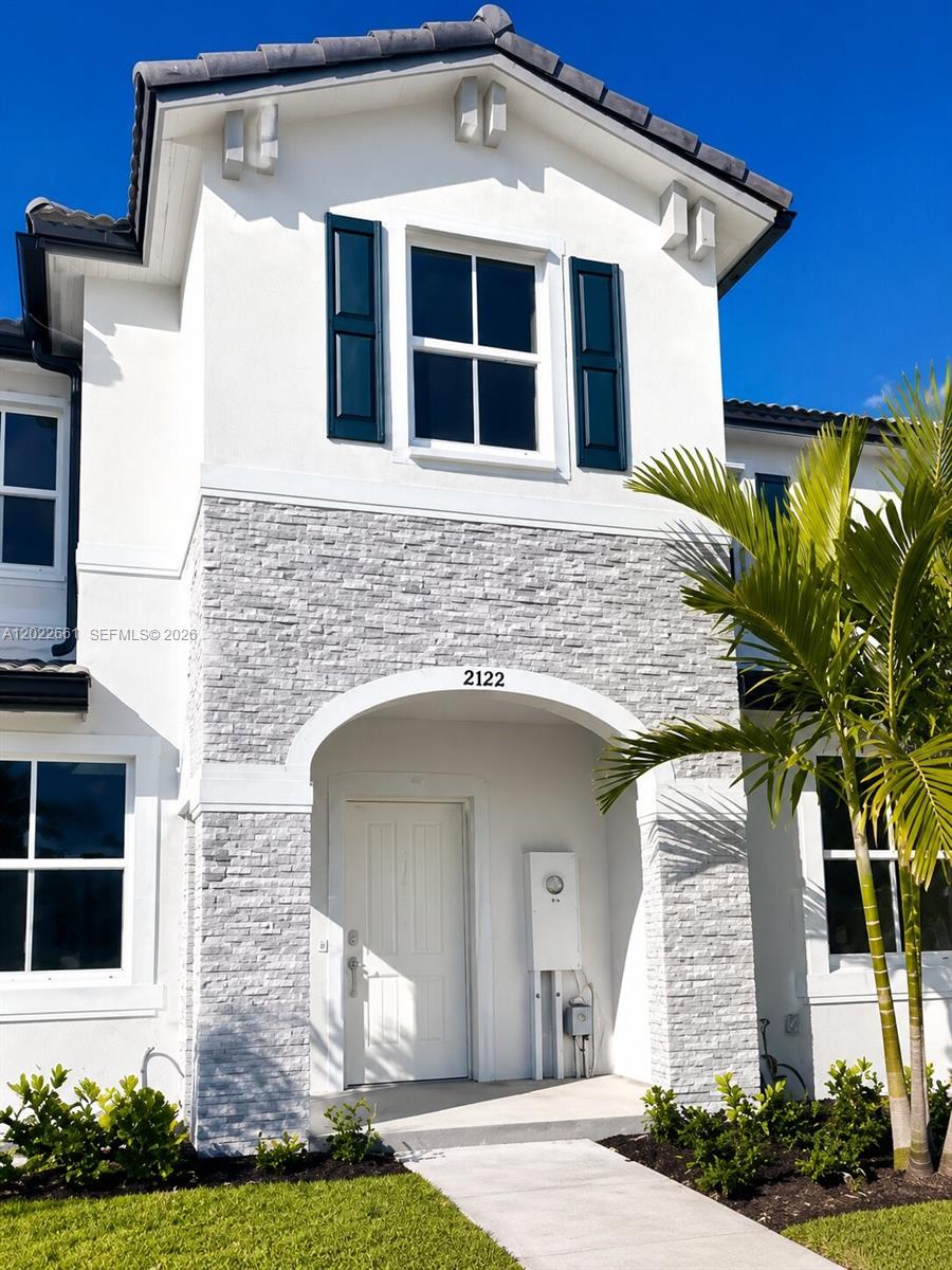 Beautiful and spacious 3-bedroom, 3-bathroom townhouse located in the growing Homestead area. This well-maintained property offers a comfortable and functional floor plan with generous living and dining spaces, perfect for families or investors. The home features bright interiors, ample bedroom space, and a welcoming atmosphere throughout. Conveniently located near top-rated schools, shopping centers, restaurants, parks, and major highways for easy commuting. Excellent opportunity for first-time buyers, investors, or anyone looking for a great property in a desirable neighborhood. Easy to show and ready for its next owner..